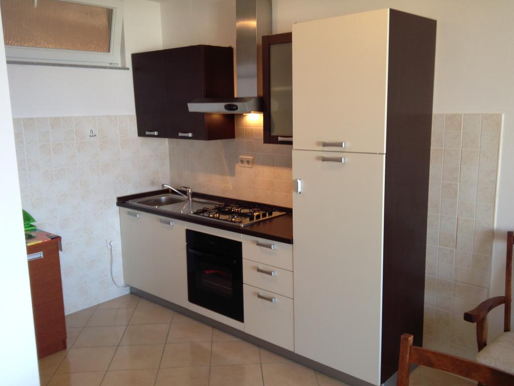 Gala Apartments Omiš Quarto foto